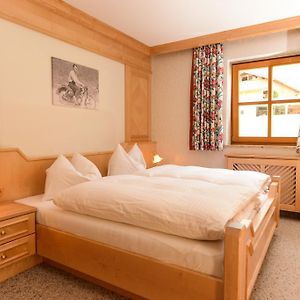 Uitgebreid Appartement met een Slaapkamer in een Bijgebouw